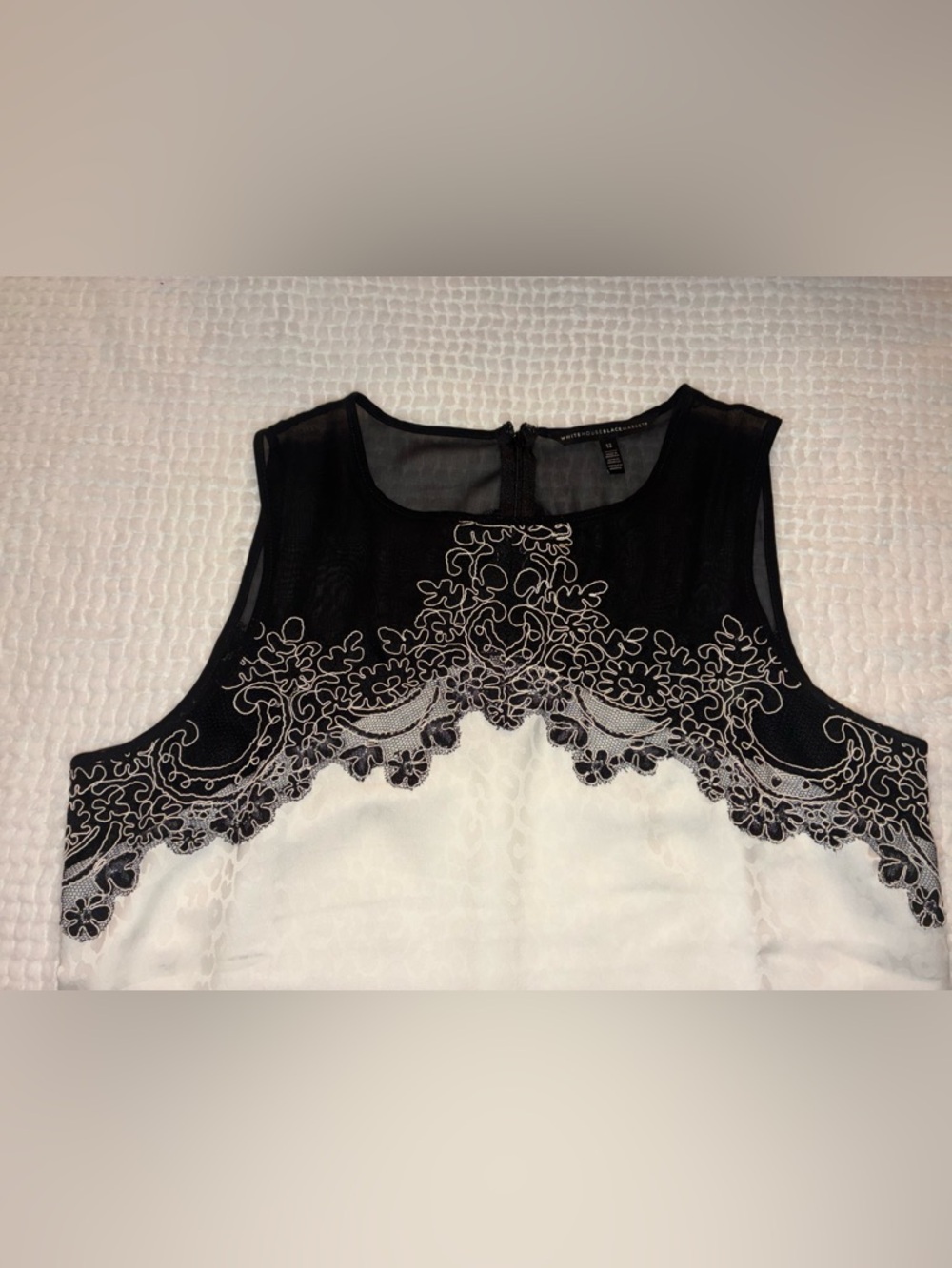 White House Black Market Black Ivory Lace Applique Sleeveless Blouse Size 12 - Picture 5 of 8
